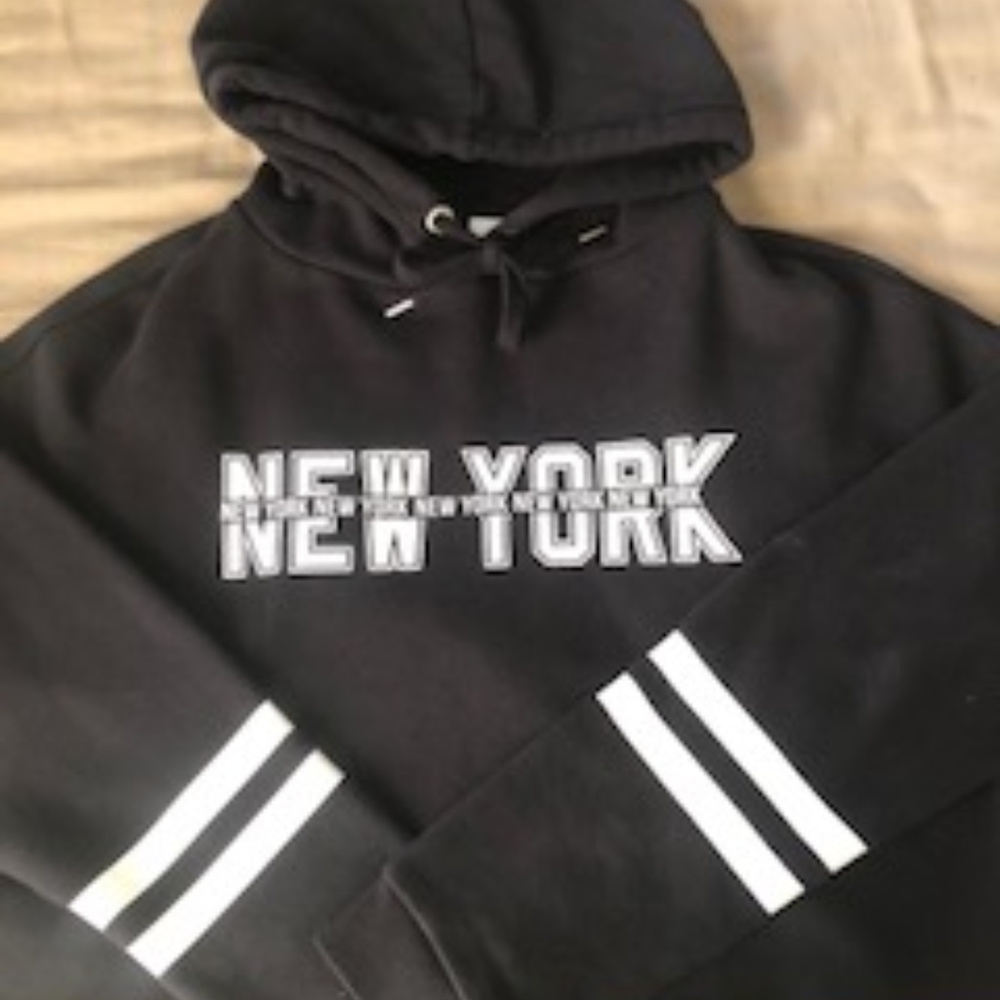 Cropped Black "New York" Hoodie